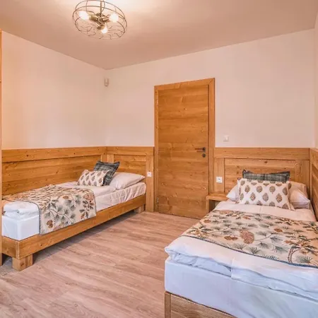 Mountain Apartman *